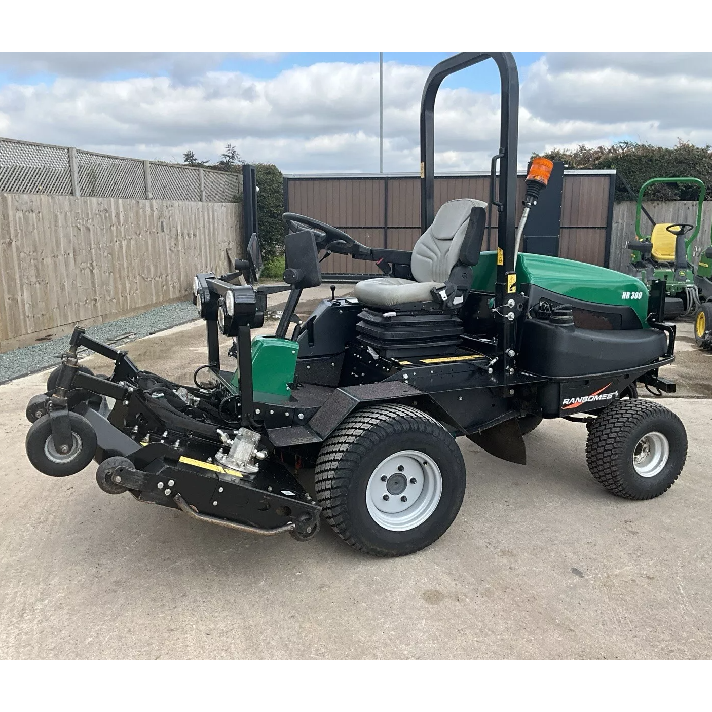 2019 RANSOMES HR300 OUTFRONT ROTARY DIESEL RIDE ON LAWN MOWER